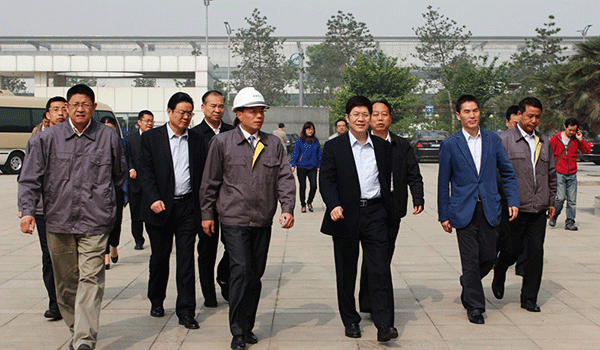 西安市委常委、常務(wù)副市長(zhǎng)岳華峰蒞臨西瑪電機(jī)調(diào)研指導(dǎo)。