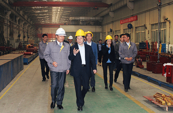 西安市委常委、常務(wù)副市長(zhǎng)岳華峰蒞臨西瑪電機(jī)調(diào)研指導(dǎo)。