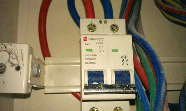 漏電保護(hù)裝置是造成西安西瑪電機(jī)頻繁燒毀的原因。