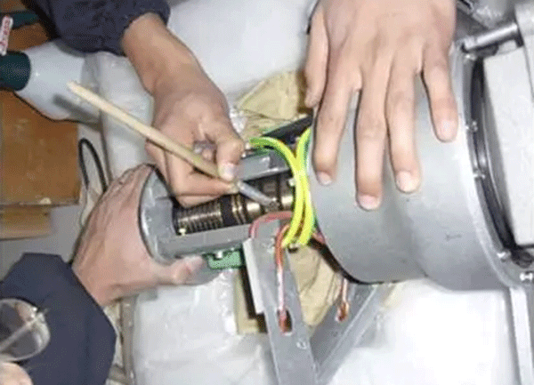 西安電機廠關(guān)于電機滑環(huán)的維護保養(yǎng)方法分享。
