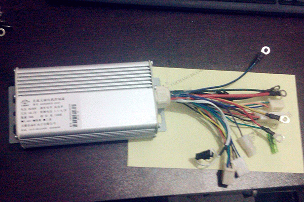 Z2直流電機(jī)控制器的安裝過程分享。